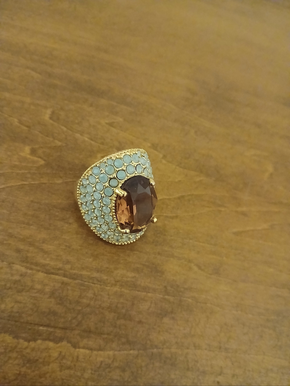 Size 8.5 Vintage Avon Beautiful Ring.